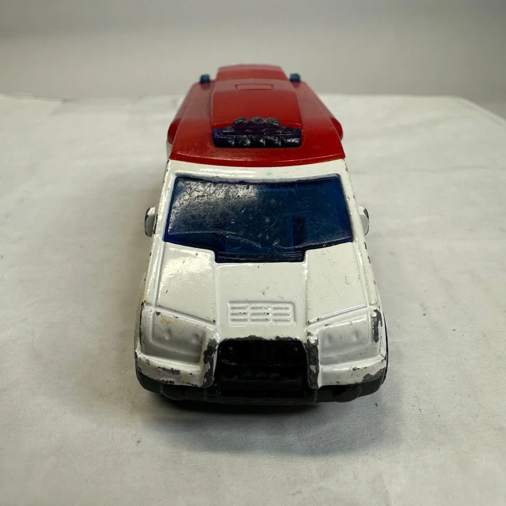 Matchbox Metro Ambulance‎ F11 Diecast Toy Vehicle 2003 White Red